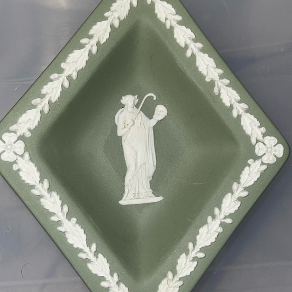 Set of  2 Wedgwood trinket dishes - Picture 4 of 6